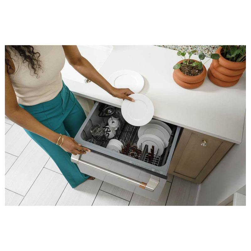 Café 24-inch, Built-in Dishwasher CDD420P3TD1 IMAGE 10