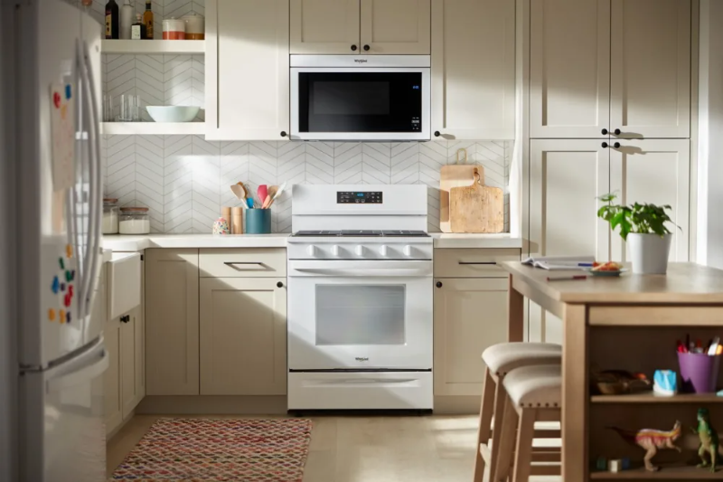 30-inch Gas Range with Air Cooking Technology, No Preheat Air Fry and Air Baking and Self Clean (WFGS5030RW)